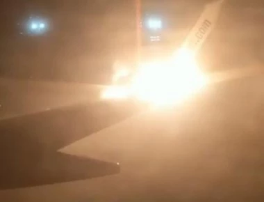 Σύγκρουση δύο αεροπλάνων σε αεροδρόμιο σπέρνει τον τρόμο στους επιβάτες (βίντεο)